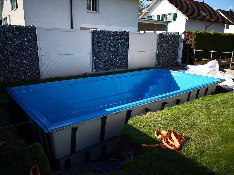 Aqua Nova 77 beim Einbau, Ecktreppe gut sichtbar