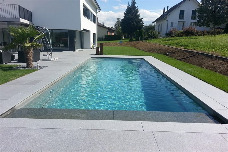 Langes, schmales Compass-Becken zum Schwimmen